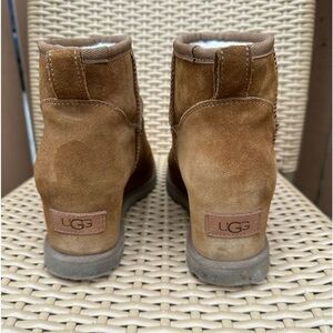 Very gently used Ugg Boots. Only reason I am selling is don’t hardly wear them.
